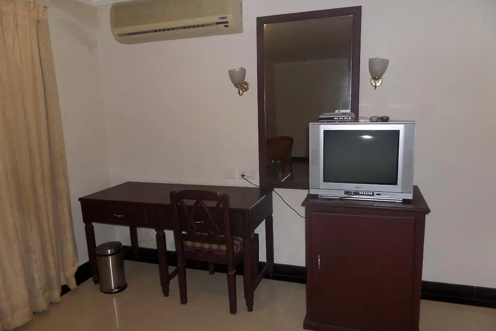 Hotel Elegance Kaladi